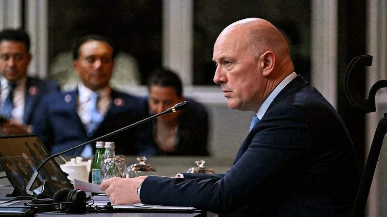 Partido governista na Nova Zelândia cai em pesquisas; Luxon não renuncia