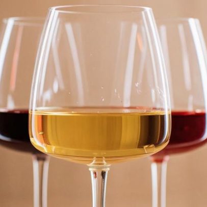 Lewin MW analisa afirmação ousada sobre o futuro do vinho branco
