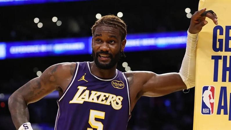 JJ Redick elogia Deandre Ayton na vitória