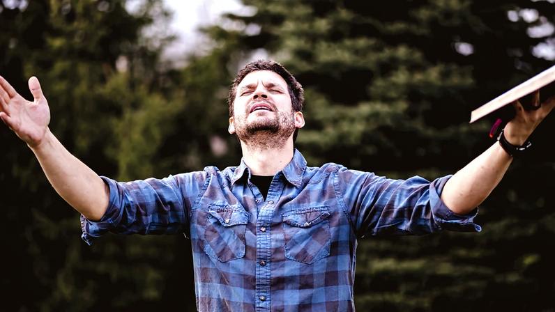 Bíblia orienta prática religiosa ao longo da semana, não apenas no domingo