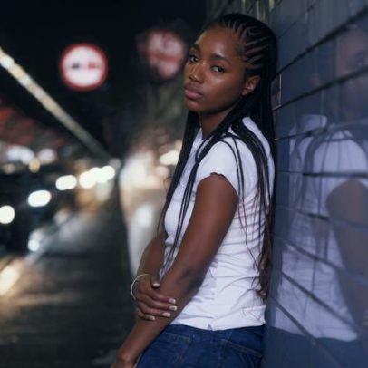 Dexter no jornaleiro descobre que tudo é possível