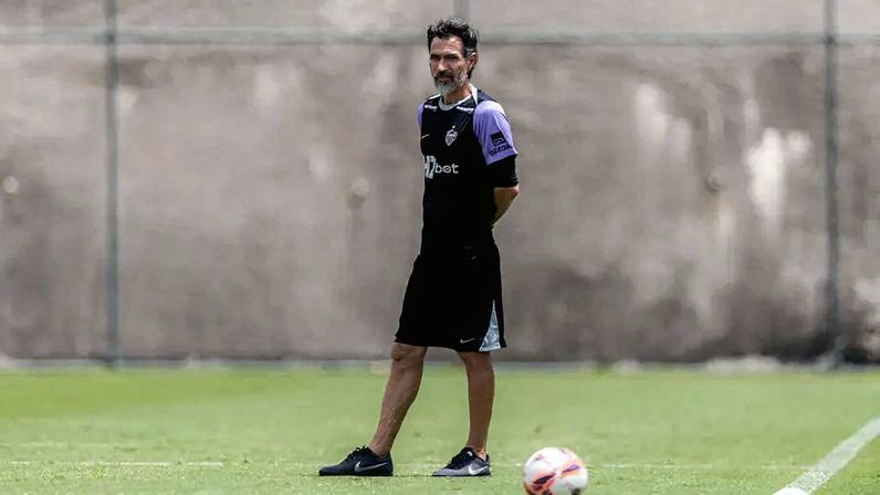 Domínguez em treino no Atlético (Foto: Pedro Souza / Atlético)
