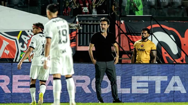 Domínguez em Vitória x Atlético (Foto: Pedro Souza / Atlético)