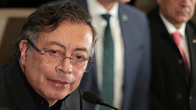 Petro e Trump falam por telefone; Trump diz que Petro é bem-vindo aos EUA