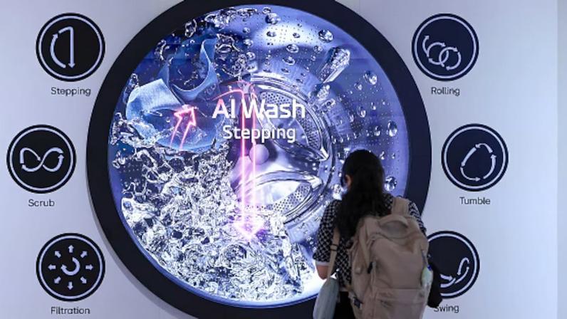 Uma pesquisa apontou que 59% dos gerentes de RH mencionam a IA para suavizar a percepção das demissões; no entanto, apenas 9% disseram que a IA substituiu totalmente uma função dentro da empresa (Foto: Bloomberg)