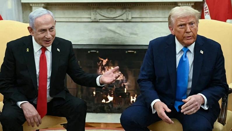 Benjamin Netanyahu e Donald Trump na Casa Branca, em 4 de fevereiro de 2025. Foto: ANDREW CABALLERO-REYNOLDS/AFP