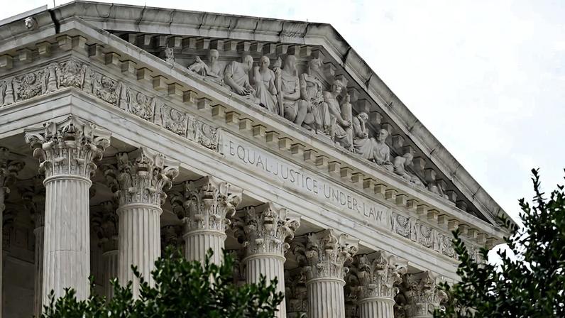 Supremo dos EUA derruba lei que proibia terapias de conversão de menores