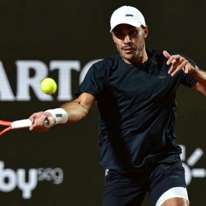 Ribeiro é eliminado nas oitavas em São Paulo após virada