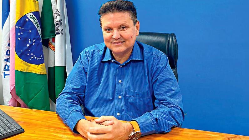 Euclério desiste do Senado e permanece na prefeitura