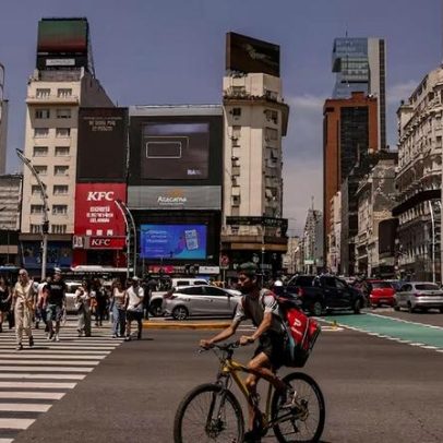 Austeridade de Milei enfrenta teste com desaceleração e menor arrecadação