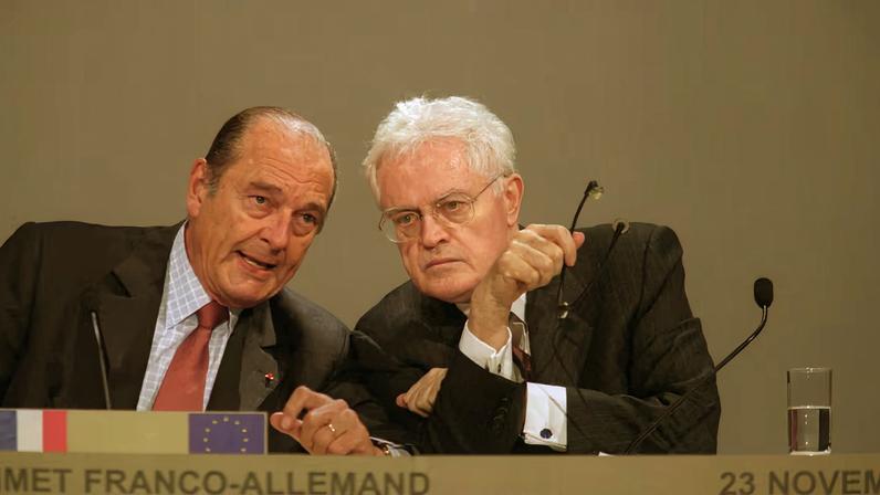 Jacques Chirac junto a Lionel Jospin, en una cumbre entre Francia y Alemania celebrada en Nantes, en 2001.