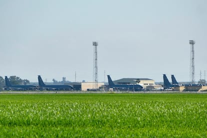 Vista de varios de aviones militares en la base militar que el Ejército estadounidense tiene en la localidad sevillana de Morón.