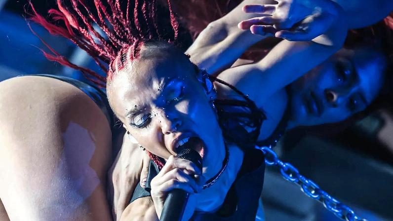 FKA Twigs apresenta performance Body High no MSG