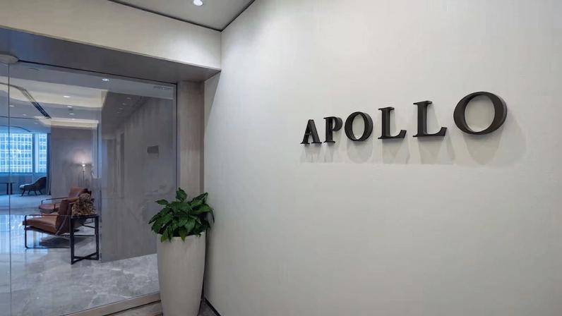 Placa da Apollo Global Management em Hong Kong, na China