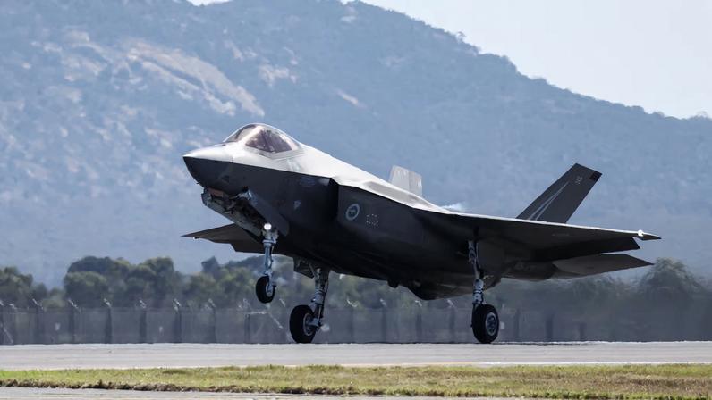 A F-35A Lightning II takes off during the Australian International Airshow in Avalon, Australia March 25, 2025. REUTERS/Hollie Adams
