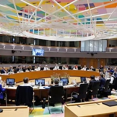 Críticas à postura da Europa diante dos desafios atuais