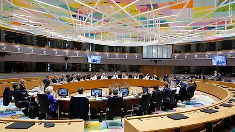 Críticas à postura da Europa diante dos desafios atuais