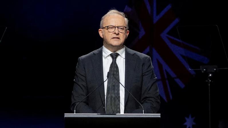 Três australianos em submarino dos EUA que afundou navio iraniano, diz Albanese