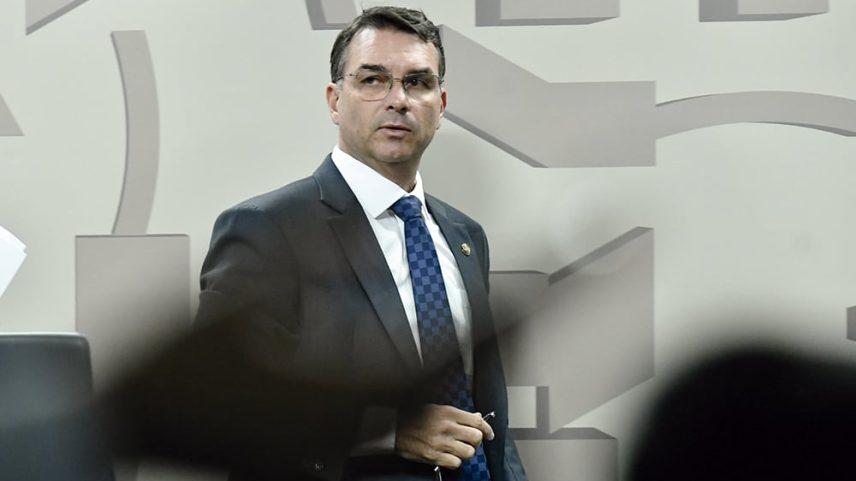 Ex-editor da Globo deixa campanha de Flávio Bolsonaro uma semana após contratação