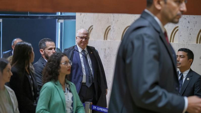 Fachin adota dupla estratégia para lidar com crise do Master no STF