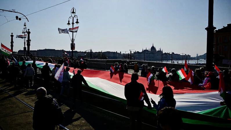 Partidos em rixa na Hungria se reúnem para mostrar força antes das eleições