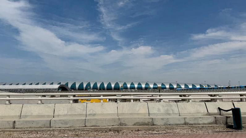 Incêndio perto do Aeroporto Internacional de Dubai após ataque com drone