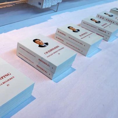 Nepal investiga queima do livro de Xi Jinping em universidade