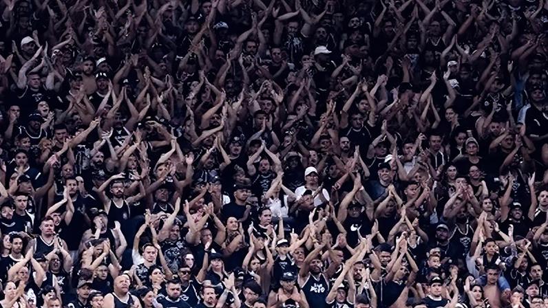 Torcida do Corinthians durante partida na Neo Química Arena