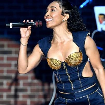 Chilli, do TLC, nega MAGA e repostou por engano conspiração sobre Michelle Obama