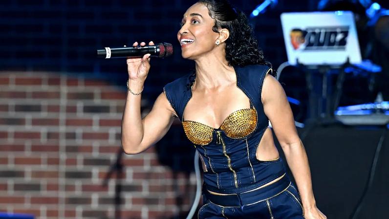 Chilli, do TLC, nega MAGA e repostou por engano conspiração sobre Michelle Obama