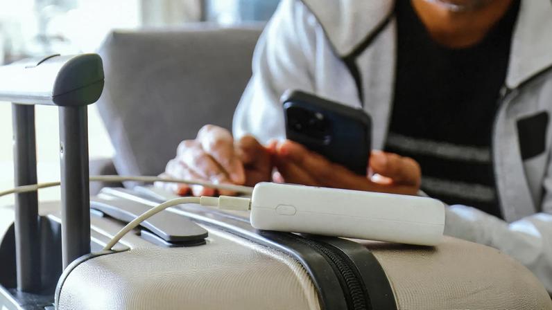 Power banks são proibidos em voos, diz nova norma internacional