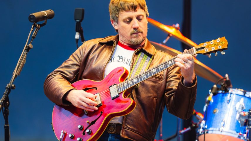 Sturgill Simpson lança álbum novo mais cedo e já pode ser ouvido