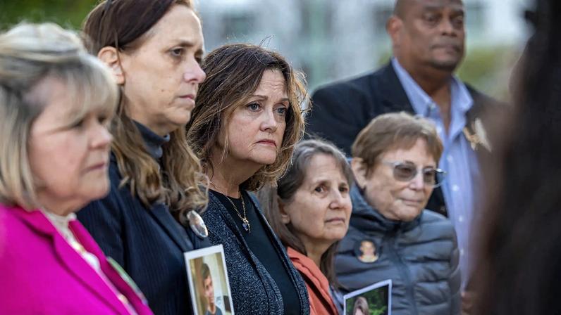 Como foi ver pais enlutados encarando Mark Zuckerberg na Justiça