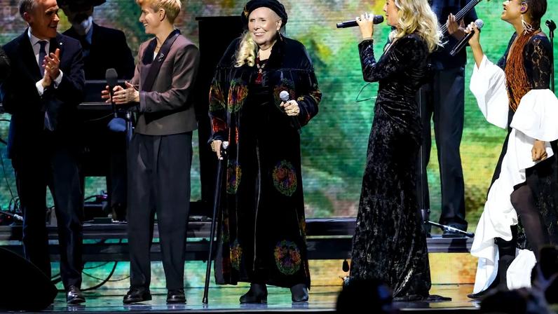 Joni Mitchell performou Big Yellow Taxi com McLachlan e Russell no Juno Awards