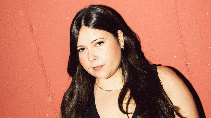 Gigi Perez: de solidão ao canto que conquistou o mundo