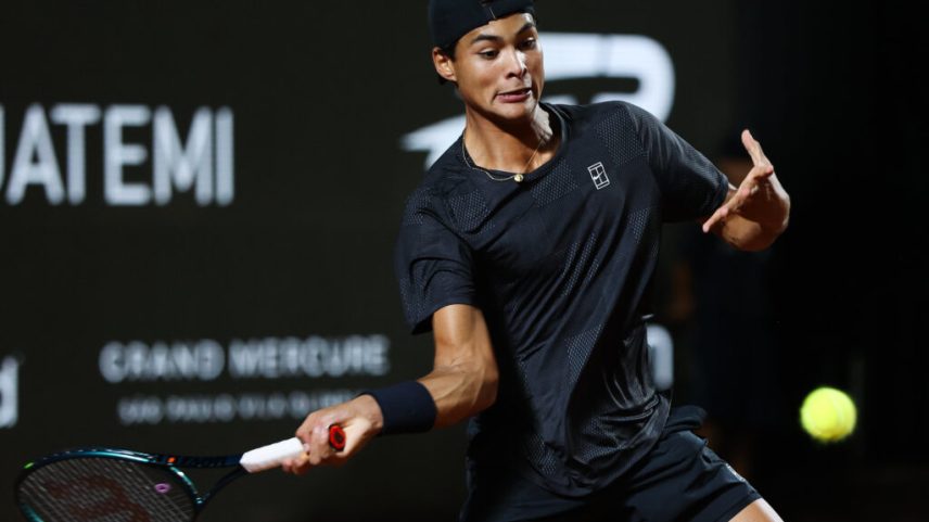 Guto perde para experiente peruano na estreia pelo São Paulo