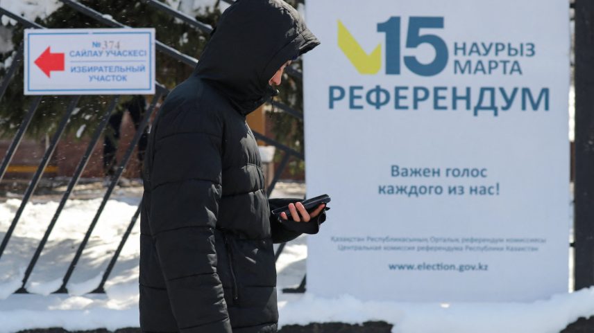 Cazaques vão votar em nova constituição em referendo no domingo