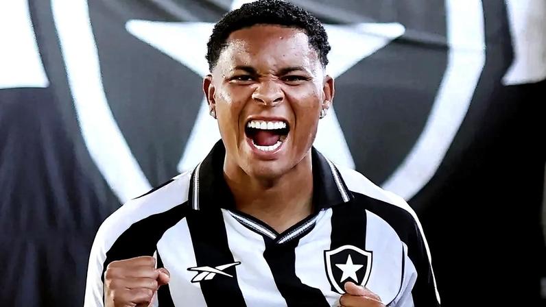 Caio Roque é o novo lateral-esquerdo do Botafogo (Foto: Vítor Silva/Botafogo)