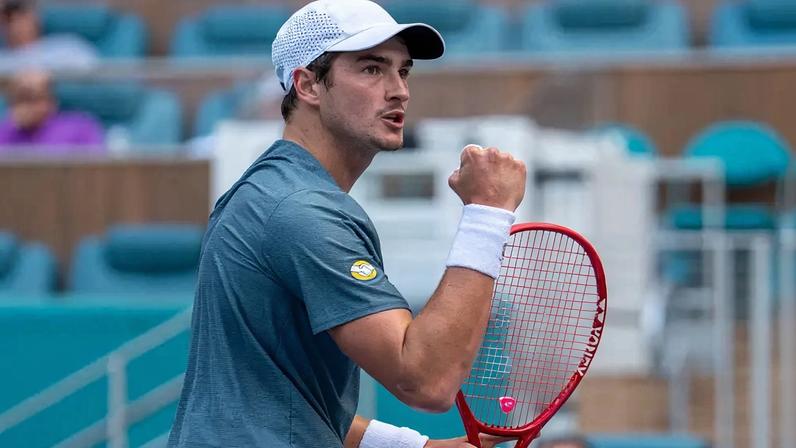 João Fonseca vence rally contra Carlos Alcaraz em Miami