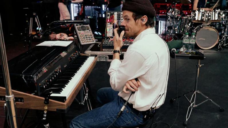 Harry Styles prepara estreia ao vivo do novo álbum em trailer de Manchester