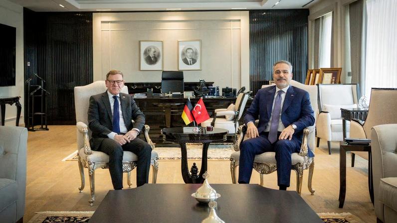 Ministro alemão defende solução diplomática para o Estreito de Hormuz