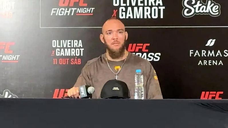 Valter Walker em coletiva antes do UFC Rio (Foto: Anna Ramos LANCE!)