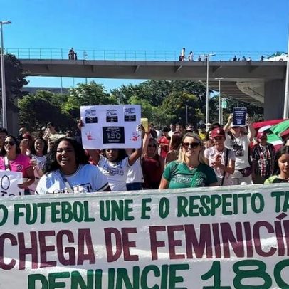 Torcedoras do Fluminense protestam contra feminicídio antes de jogo com Athletico-PR
