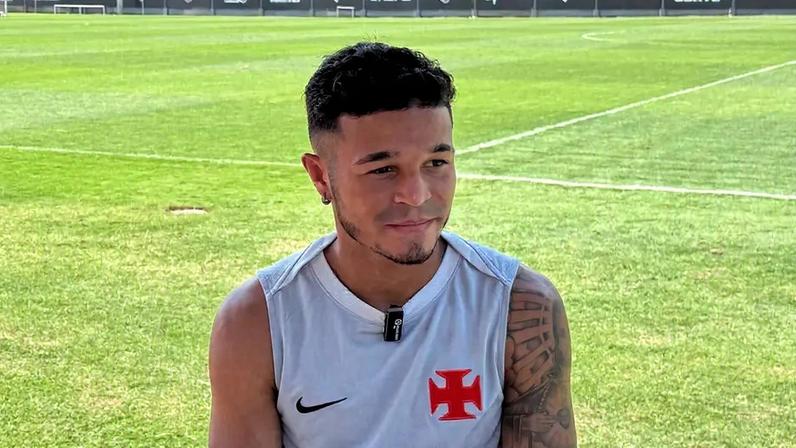 Adson fala sobre superação pós-lesão e novo momento do Vasco