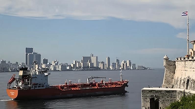 Un buque petrolero en el puerto de La Habana, en enero de este año.