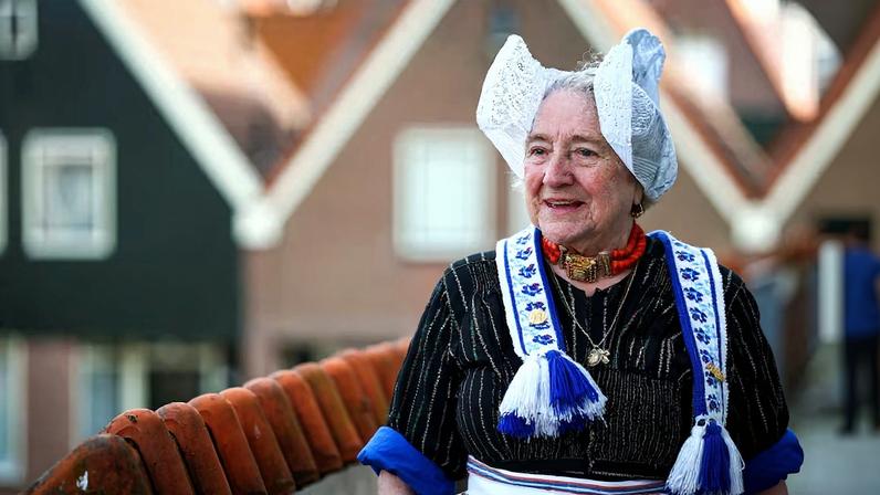 Last person in Volendam to wear traditional clothes in daily life in public