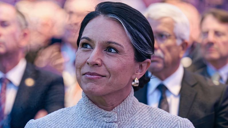 Trump tem total confiança em Gabbard, afirma Leavitt