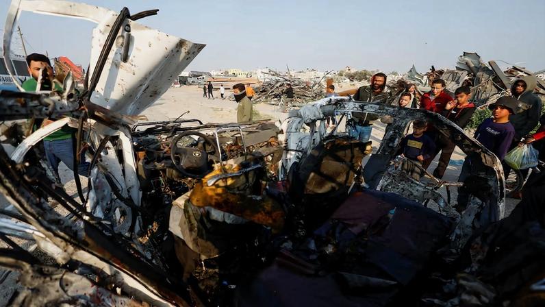 Israel intensifica ataques à polícia de Gaza enquanto Hamas amplia controle