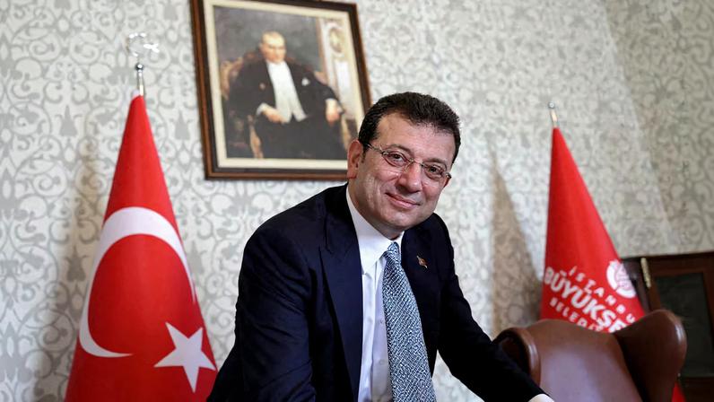 Turcos protestam em apoio ao rival preso de Erdogan um ano após a prisão