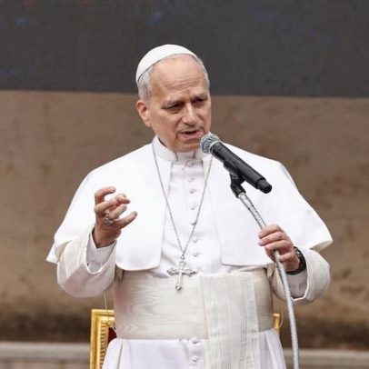 Pope Leo pede à mídia retratar o sofrimento da guerra, sem propaganda